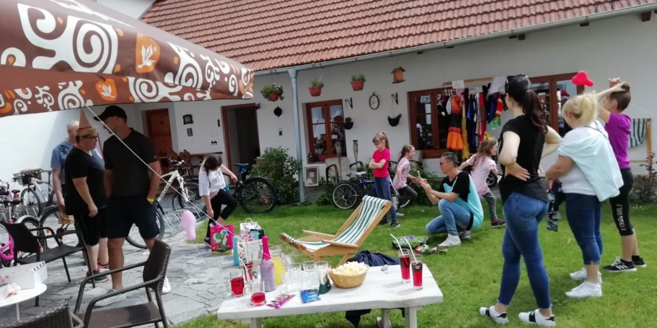 Penzion A Hospoda Na Statku Hluboká nad Vltavou Dış mekan fotoğraf