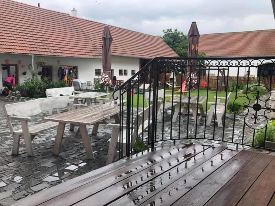 Penzion A Hospoda Na Statku Hluboká nad Vltavou Dış mekan fotoğraf